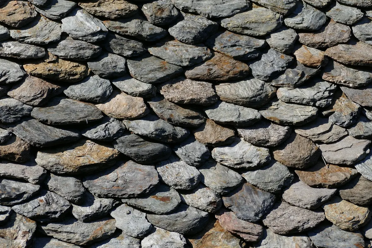 Matching Salvaged Slate to an Existing Roof: Sourcing, Sizing and Colour
